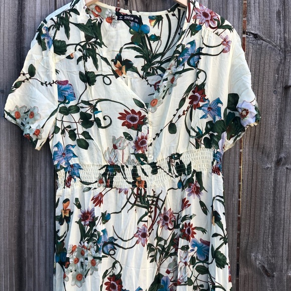 ❌SOLD❌ Split ButtonUp Front Floral Dress - Picture 9 of 16